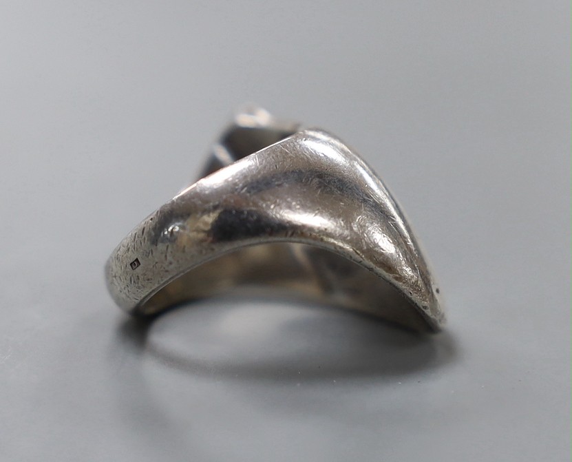 A stylish Georg Jensen sterling 925 modernist ring, no. 91, size O.